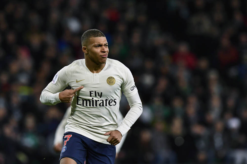 霍震霆没想到，44岁儿媳郭晶晶再次官宣喜讯，让整个阔太圈沉默了